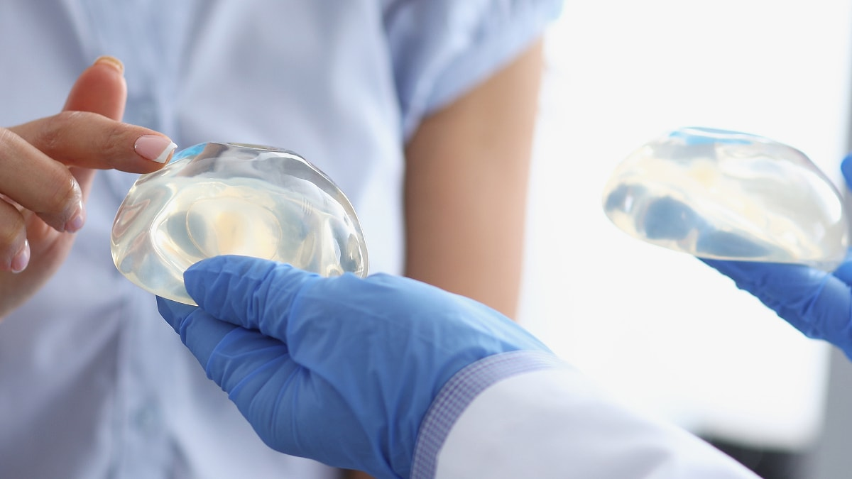 بهترین دکتر جراح پروتز سینه در تهران + تلفن و آدرس